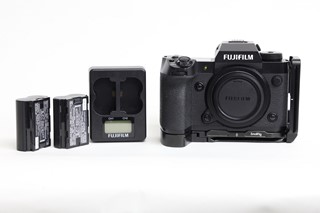 Fuji X-H2 with SmallRig L plate & 3x NP-W235 Batteries